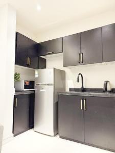 Η κουζίνα ή μικρή κουζίνα στο 2 Bedrooms Apartment with private balcony-26B +9 φωτογραφίες