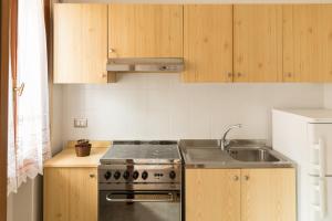 a small kitchen with a stove and a sink at Hotel Sabrina in Sottomarina
