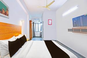Postel nebo postele na pokoji v ubytování Collection O De Alphabet Hotel UMCC
