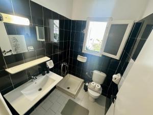 Ένα μπάνιο στο Villa Lemona +11 φωτογραφίες