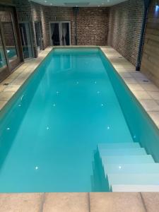 Kolam renang di atau dekat dengan MG Suites & Infinity