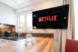 Televisyen dan/atau pusat hiburan di Kunstvolle Wohnung in der Stadt