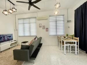 Χώρος καθιστικού στο 11Acozy#6pax#singlestoreyhouseAlmaBukitMertajam