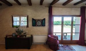 Posezení v ubytování Chambre d'hôte, Jacuzzi ext, piscine ext, Cosy nature avec Grand Salon, wifi, salle de bain, parking