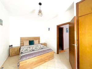 Voodi või voodid majutusasutuse Appartement centre oued laou avec piscine été toas