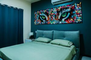 Postel nebo postele na pokoji v ubytování Great Blue Heron Modern Apartment