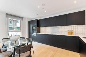 Η κουζίνα ή μικρή κουζίνα στο O2 New Apartment