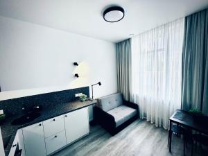 Dapur atau dapur kecil di M&M Apartment III SELF CHECK-IN