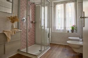 a bathroom with a shower and a toilet and a sink at BettinBlue - Rovereto in Rovereto +13 photos