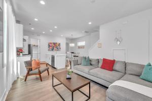 Kuchyň nebo kuchyňský kout v ubytování Queen City 4BR 3BA Retreat