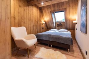 Ένα ή περισσότερα κρεβάτια σε δωμάτιο στο Ośrodek Wypoczynkowy Bernadetta