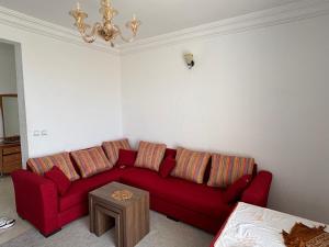 Uma área de estar em Assilah, briech logement vue sur mer