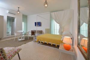 a bedroom with a bed and a mirror at Al Quarantacinque in Maglie