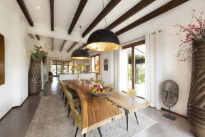 Χώρος καθιστικού στο Unwind in Style: 5 Bedroom Villa in Selva, 1454
