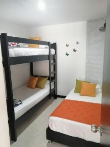 a bedroom with two bunk beds and a window at Espectaculares Aptos Amoblados proximo al Parque del Cafe in Montenegro