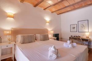 Ένα ή περισσότερα κρεβάτια σε δωμάτιο στο PATXO, Doppelzimmer auf Finca Zenara, Wifi, Klima, XXL Pool, Terrasse, Yoga, Gemeinschaftsküche +13 φωτογραφίες