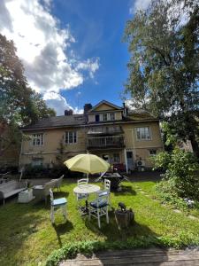 O grădină în afara 3-Bedroom Apartment