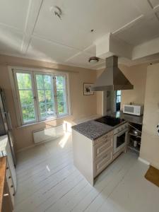 O bucătărie sau chicinetă la 3-Bedroom Apartment +12 fotografii