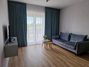 a living room with a couch and a table at Apartament ulica Marzeń 13 in Kostrzyn nad Odrą