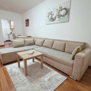 Fotografie z fotogalerie ubytování Explore and Relax 1BR apartment v destinaci Ferizaj