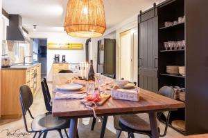 a kitchen with a wooden table with chairs around it at Ferienhaus Honey Bee in Billingsbach