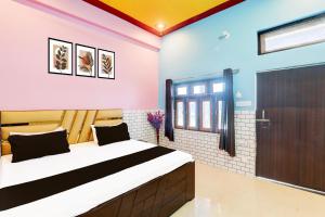 a bedroom with a large bed and a door at Hotel O Usha Marriage Lawn & Resort in Mahmūdābād