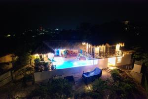a house with a swimming pool at night at Villa Agualimpia in Puerto Ángel
