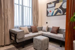a living room with a couch and a window at الرابية - شقق فارهة - دخـول ذكي in Abha