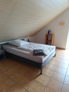 Postel nebo postele na pokoji v ubytování Ferienwohnung Mainzelmännchen