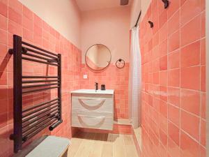 a bathroom with a sink and a mirror at Stalingrad - Wifi, AC, 4pers in Nice