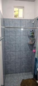 a shower with a glass door in a bathroom at Casa Palmer, con gran jardín in Totolapan +31 photos