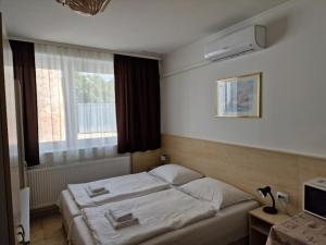 Postel nebo postele na pokoji v ubytování Lencsés Apartmanház Apartmanok