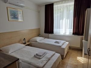 Postel nebo postele na pokoji v ubytování Lencsés Apartmanház Apartmanok