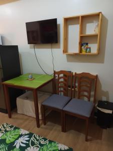 Μια τηλεόραση ή/και κέντρο ψυχαγωγίας στο Nature Green Room Paseo Verde at Calle Real