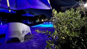 Bazén v ubytování Villa Malvasio Pool and Jacuzzi Room Sassari nebo v jeho okolí