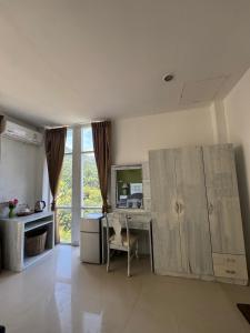 Kuchyň nebo kuchyňský kout v ubytování TIL DAWN Phuket