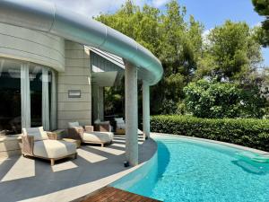 a swimming pool next to a house with a swimming pool at Imperiale Golf House in Bétera