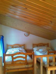 Katil atau katil-katil dalam bilik di Apartamento en el puerto de San Isidro