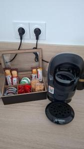 a toaster sitting next to a box of food at Charmant petit appartement avec terrasse in Agen