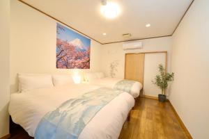 Kawagoe Inn Tokine 時の鐘まで徒歩3分 敷地内駐車場 お子様用プレイルーム客房内的一张或多张床位