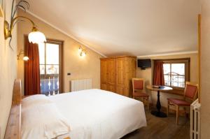 Кровать или кровати в номере Hotel La Pastorella