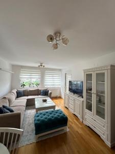 Μια τηλεόραση ή/και κέντρο ψυχαγωγίας στο Lucky place lux apartment