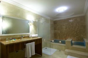 Koupelna v ubytování Safran Thermal Resort Sandikli