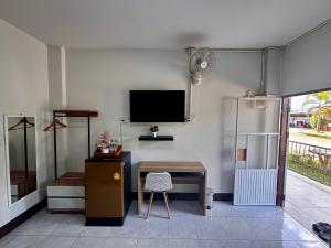 O bucătărie sau chicinetă la โรงแรม พีเอส โฮม ฝาง