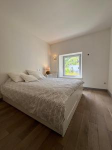 En eller flere senge i et værelse på Superbe appartement 4 a 6 personnes