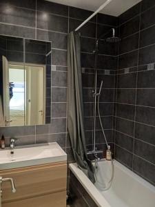 Et badeværelse på Superbe appartement 4 a 6 personnes