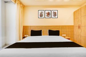 Postel nebo postele na pokoji v ubytování Hotel O Gandhi Hotel