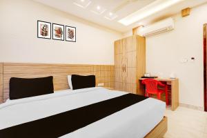 Postel nebo postele na pokoji v ubytování Hotel O Gandhi Hotel