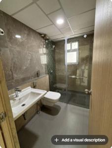 Bilik mandi di Green land apartment