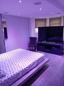Gallery image of Bright Double Room w Private Bath Easy Access Free Breakfast in Forest Hill +3 photos